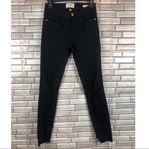 Frame Le Skinny de Jeanne Distressed Black Jean 25